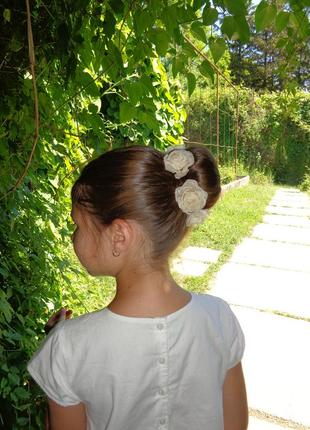 Шпильки для волосся з квітами ручної роботи з тканини "фрезовий ранункулюс"8 фото