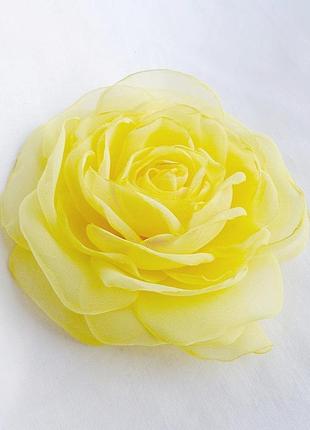 Брошка з тканини ручної роботи "жовта троянда"