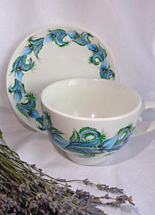 Чашка біла порцелянова з авторським розписом ручної роботи "блакитний барвінок"