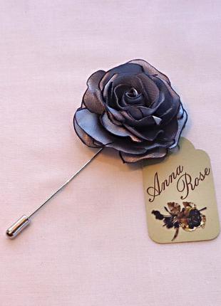 Бутоньєрка квітка ручної роботи на піджак"сіра троянда"