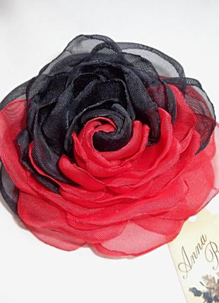 Брошь цветок из красной и черной ткани ручной работы "бандеровская роза смузи"