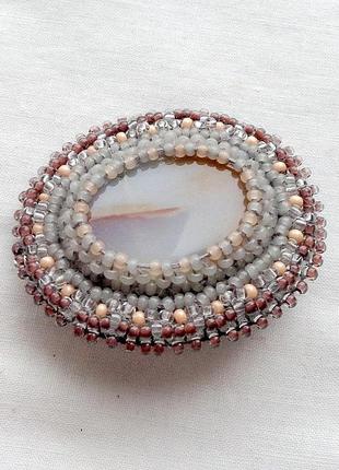 Авторская брошь ручной работы из бисера с натуральными камнями "мери"