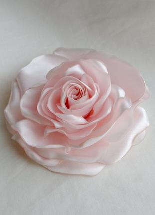 Брошь цветок из розовой ткани ручной работы "нежная роза"