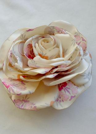 Брошка квітка з тканини ручної роботи "троянда слонова кістка"