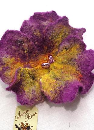 Войлочная брошь цветок ручной работы фиолетовый цвет "анютины глазки"3 фото