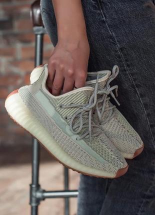 Классные женские кроссовки adidas yeezy boost 350 бежевые