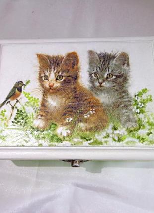 Шкатулка из дерева прямоугольная в технике декупаж "котята"
