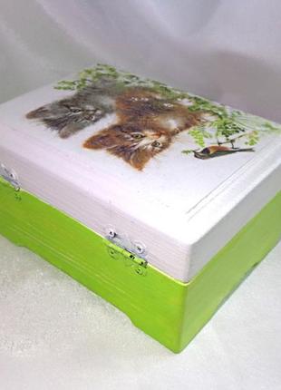 Шкатулка из дерева прямоугольная в технике декупаж "котята"
