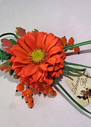 Брошь заколка цветок из фоамирана ручной работы "оранжевая хризантема с ягодами"