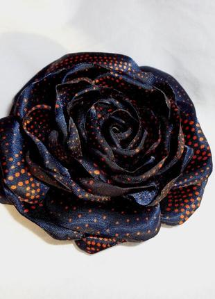 Брошь цветок синий из ткани ручной работы "роза оранжевая горошина"