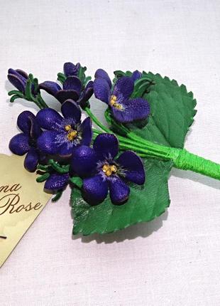 Брошка квітка зі шкіри ручної роботи букет "сині фіалки"3 фото