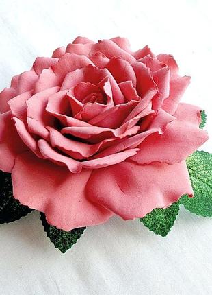 Заколка-брошь с розой из фоамирана ручной работы "лососевая"
