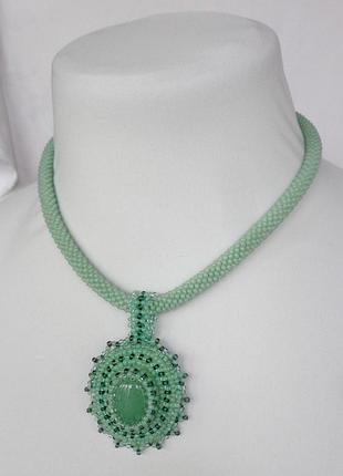 Колье ручной работы из бисера с натуральным камнем "нефритовая луна"