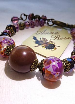 Браслет на руку фиолетовыми художественными бусинами ручной работы с натуральным камнем  "тигровый глаз"