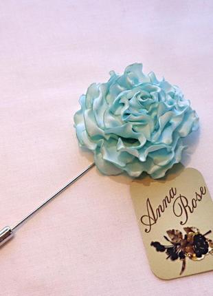 Бутоньерка цветок ручной работы на пиджак" гвоздика цвета тиффани"