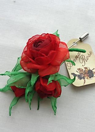 Бутоньерка свадебная ручной работы на пиджак или платье "розы красные"4 фото