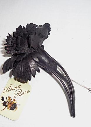 Брошь цветок из кожи ручной работы "черная гвоздика"
