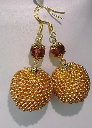 Золотые серьги шарики из бисера ручной работы "медовое золото"2 фото