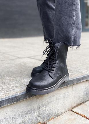Замшевые ботинки dr martens