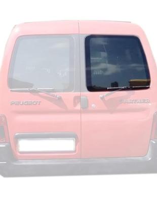 Заднее стекло peugeot partner i (96-07) правое на розпашную дверь без електрообогрева (партнер i)