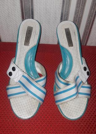 Босоножки шлепки на каблуке