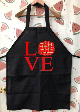 Фа000265	кухонный фартук с красной надписью "love"