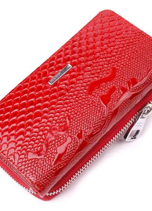 Яркое женское портмоне из лакированной фактурной кожи karya 21428 красный