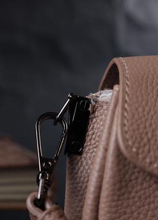 Компактна шкіряна жіноча сумка з трикутним клапаном vintage 22256 бежева9 фото