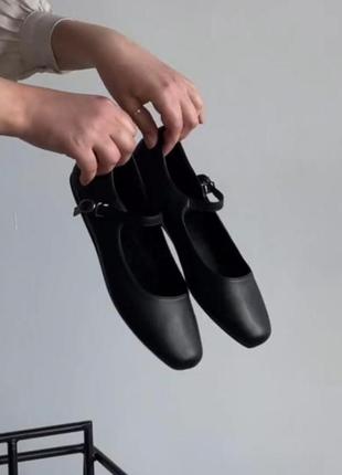 Балетки жіночі з ремінцем чорні на вузьку ногу

1299611 фото