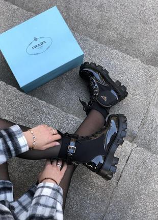 Шикарные ботинки prada plaque monolith patent black черевики3 фото