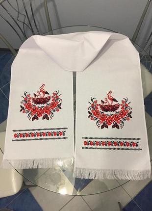 Вышитое полотенце ручной работы