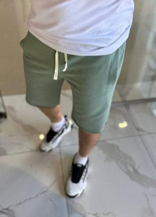 Мужские удлиненные шорты с резинкой и шнурком в поясе с карманами1 фото