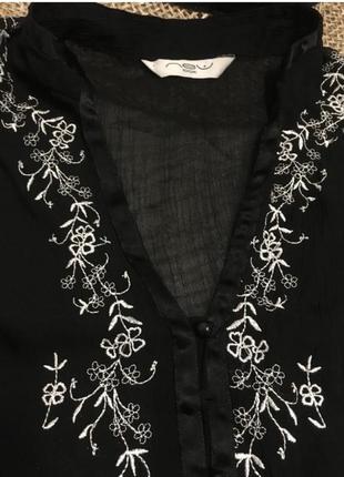 Симпатичная блузка с вышивкой бренда new look в идеальном состоянии3 фото