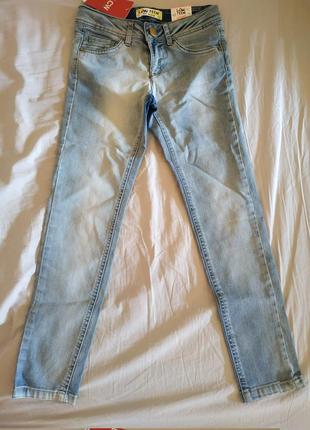 Джинси блакитні вузькі скінні на 8-9 років