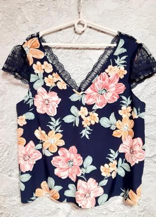 Це надзвичайно розкішний топ в розмірі 1xl від бренду shein 
●стан новий