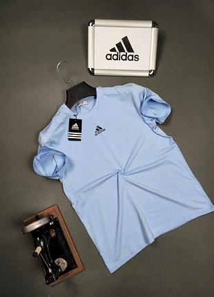 Чоловічі футболки adidas.