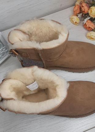 Угги женские коричневые оригинал ugg australia в стразах пятка.