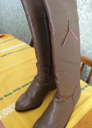 Светло-коричневые кожаные зимние сапоги 37,5 размера. производство югославия.