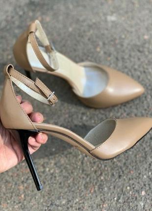 Шкіряні туфлі на шпильці