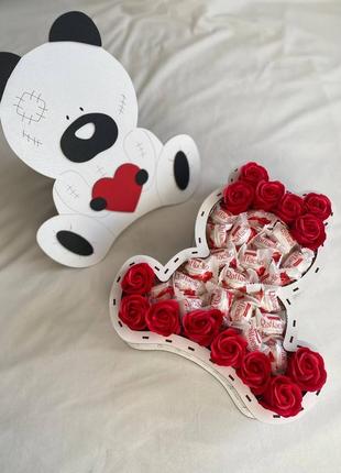 Подарунковий бокс з мильними трояндам та рафаело3 фото