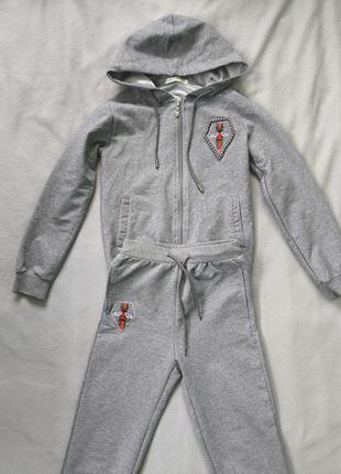 Спортивный костюм на 6-8 лет
