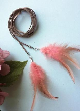 Декоративный пояс шнурок с перьями бежево-розовый2 фото