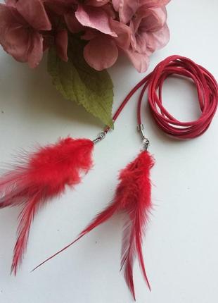 Декоративный пояс шнурок с перьями красный2 фото