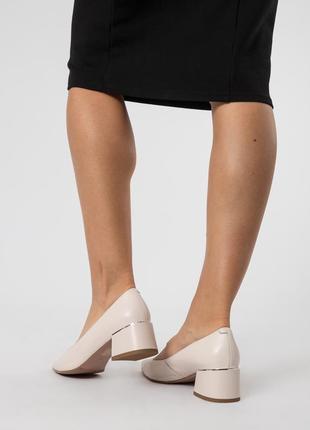 Туфли женские на низком каблуке 2257т