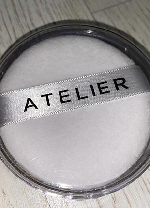 Пуховка atelier для нанесения косметики, с держателем (оригинал, новая)