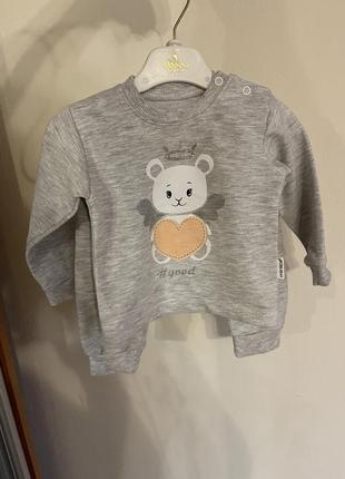 Костюмчик на девочку размер 6-9 месяцев