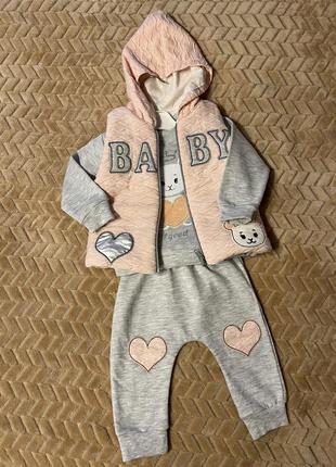 Костюмчик на девочку размер 6-9 месяцев
