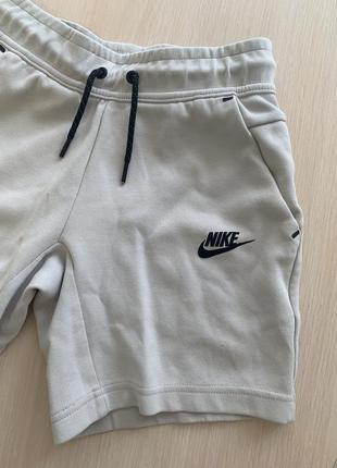 Серые шорты на мальчика 6-7 лет серые оригинальные шорты nike tech fleece оригинал оригиналические шорты nike tech fleece на мальчике3 фото