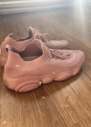 Кроссовки розовые пудровые yeezy ozweego adidas5 фото