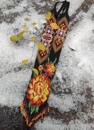 Гердан чорний з великою яскравою квіткою